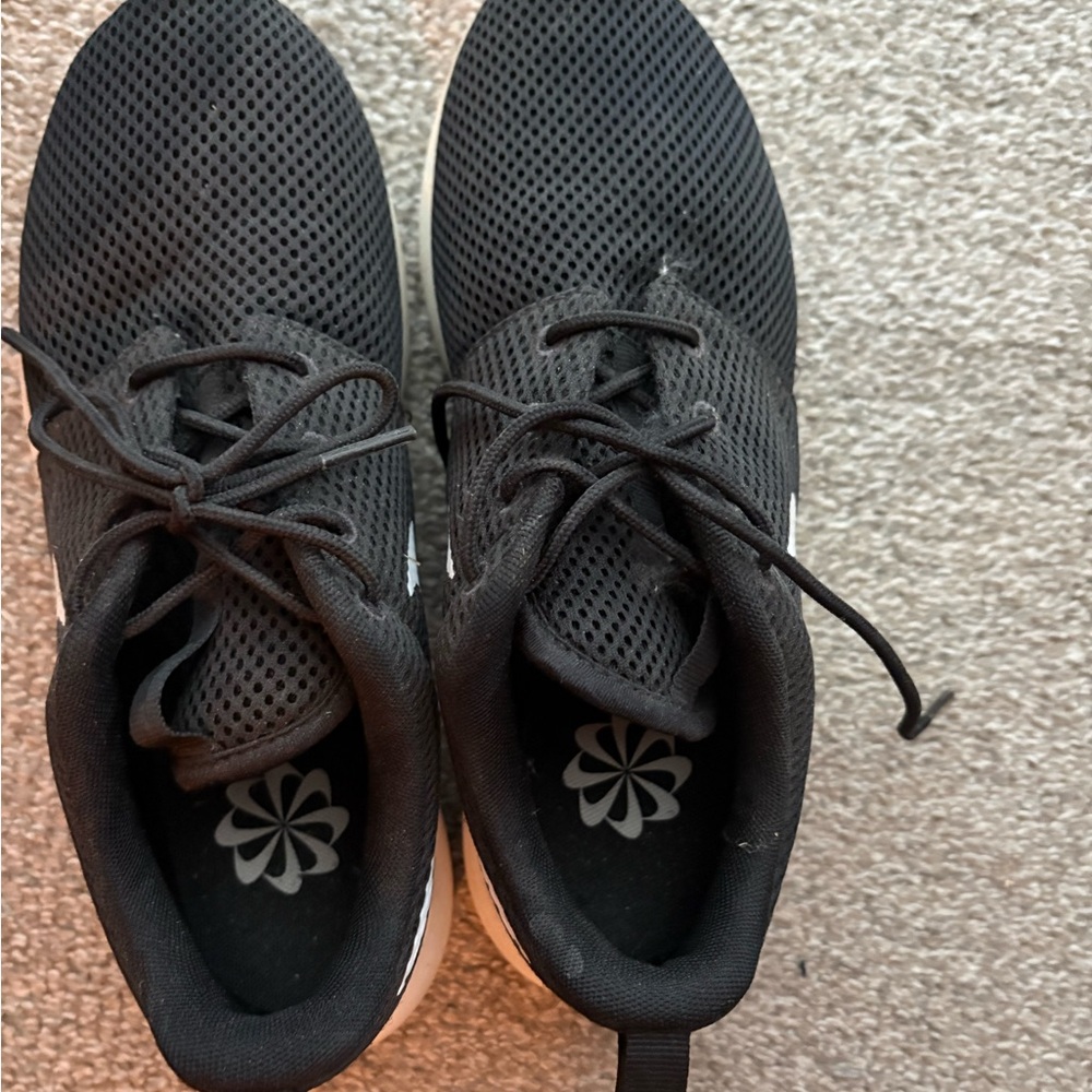 Boys size 5Y Black Nike tennis Shoes